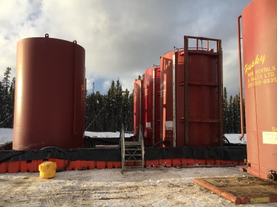 400 bbl sloped lined tanks with manifold and hoses in lined containment